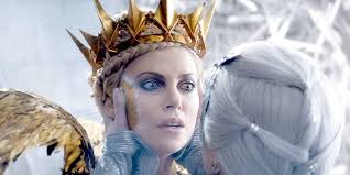 Before He Became Thor, Chris Hemsworth Starred in This Live-Action 'Snow  White' Sequel That's Making Waves