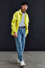 90er Manner Outfit Trendige Looks Fur Herren Aus Den Vergangenen Jahren Lassige Herrenmode Street Styles Fur Herren Urbaner Stil