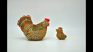 Jedni wykonują je z bukszpanu, bazi i suszonych traw, inni z bazi, forsycji i kwiatów wiosennych, a jeszcze inni tradycyjnie liść palmy i gałązki oliwne. Kurczak Ze Styropianu I Makaronu Cyplyonok Svoimi Rukami Youtube