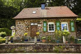 Bitte senden sie uns ein vollständig augefülltes kontaktformular zu, sie erhalten dann umgehend ein ausführliches exposé. Renovierungsbedurftiges Haus Wer Renovieren Kann Ist Klar Im Vorteil Heimwerker Tipps