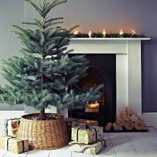 Decoration Pied Sapin Noel Des Idees Trouvees Sur Pinterest Deco Noel Sapin De Noel Sapin En Pot