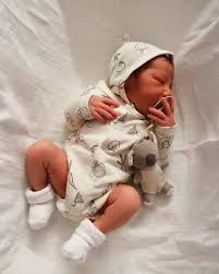 Avery Jay Hernandez 🧸🤍 7 pounds, 3 oz & 18 inches long☁️ Born