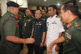 Zin, (lahir 14 juni 1954, di pasir mas), adalah seorang jenderal dan merupakan panglima angkatan tentara malaysia saat ini. Mindef Malaysia Tren Twitter Alhamdulillah Ybhg Jeneral Tan Sri Dato Seri Panglima Haji Zulkifli Bin Haji Zainal Abidin Dengan Rasminya Memulakan Tugas Sebagai Pat Ke 20 Hari Ini Turut Hadir Panglima Panglima Perkhidmatan Serta