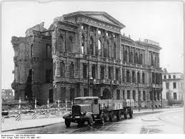 Datei Bundesarchiv Bild 183 45400 0005 Berlin Friedrich Ebert Strasse Ehemalige Botschaft Der Usa Ruine Jpg Berlin German Architecture West Berlin
