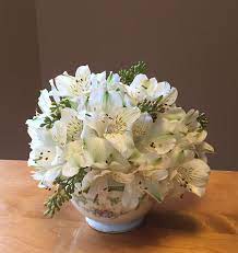 White Alstroemeria Centerpiece Alstroemeria Centerpiece Alstroemeria Wedding Centerpieces Wedding Floral Centerpieces
