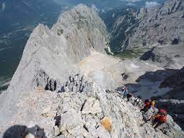Eine wanderung durch die klamm, die bereits vor über 100 jahren touristisch erschlossen wurde, ist für alle ein unvergessliches erlebnis. Hollental Klettersteig Zugspitze Bergsteigen Com