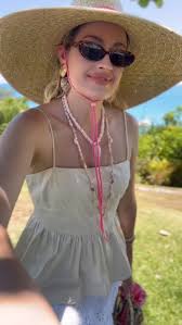 So many new & fun treasures at @sarahbraybermuda this summer! With  beautiful island roosters crowing in the background: Chatting all things  jewelry, hat lanyards, and Bermuda bamboo bucket bags ☀️