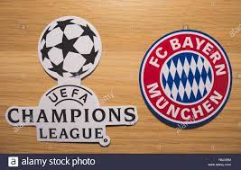 .arte del mosaico, calcio, squadra nazionale di calcio svizzera, logo sfa, svizzera per desktop logo glitter, uefa, europa, sfondo a scacchi bianco rosso, arte del mosaico, calcio, squadra. Il 15 Dicembre 2018 Nyon Svizzera Il Logo Del Club Di Calcio Del Manchester City F C E La Uefa Champions League Foto Stock Alamy