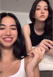 Anna Tickle's Instagram, Twitter & Facebook