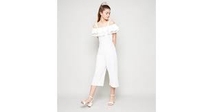 La combinaison pyjama polaire fille ado ou enfant vous promet tout ça ! Girls Combinaison Blanche En Dentelle A Volants Superposes New Look