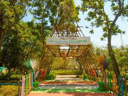 Taman mini indonesia indah (tmii) (english: Taman Kebon Ratu Taman Indah Dengan Spot Foto Berbahan Barang Bekas
