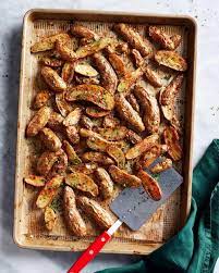 Extra Crispy Garlic Butter Roasted Potatoes Recipe In 2020 Roasted Fingerling Potatoes Potatoes Vegetable Recipes