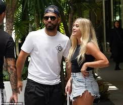 According to reports, aguero's gorgeous wag is keen on a move to italy, so could aguero end up making a summer transfer switch to a serie a giant such as juventus, inter. Aguero Enjoys His Holiday With Girlfriend In 166k Man City Blue Mclaren Spider All Football
