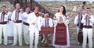 Jun 21, 2021 · melodia solistei a fost creată de o echipă de profesioniști, fiind acompaniată de orchestra lăutarii, condusă de maestrul nicolae botgros, aranjamentul orchestral făcut de corneliu botgros, inginer audio, viorel scutaru, videoclip făcut de marian pârjol, muzica a fost făcută de gabriela comăneci, versurile piesei, de gigi grădinariu, iar producător muzical a fost ijac music. Nu Am DivorÈ›at SoÈ›ia MÄƒ AÈ™teaptÄƒ AcasÄƒ Nicolae Botgros Prins Intre AmantÄƒ È™i SoÈ›ie Starpopular Ro