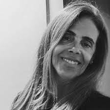 As pessoas criam mitos para depois se decepcionar com eles. Em uma pesquisa  rápida, você encontra dois significados para a palavra Mito: 1. Relato  fantástico de tradição oral, geralmente protagonizado por seres