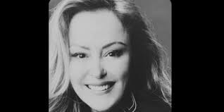 Morre Edna Thibau, criadora da marca mineira Alphorria