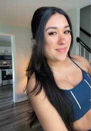 Mi muñeca hermosa 🥰🩷 bebé Valentina su nueva habilidad querer comerse su  manita 🌸🌻 #liloandstitch #mamaprimeriza #babygirl #bebearcoiris🌈  #fyppppppppppppppppppppppp