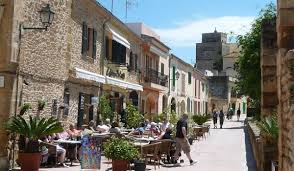 Głównym miastem i stolicą wyspy jest palma de mallorca. Wakacje Alcudie Atrakcje Turystyczne Majorka Plaza I Stare Miasto