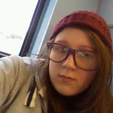 Demi bishop (@demi_tia)