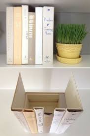 Hello Bookworm 48 Fantastic Diy Projects With Old Books Astuces Deco Astuce Rangement Et Idee Rangement