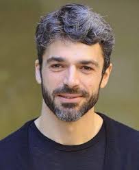 Stamattina l'account twitter @livespinoza, seguito da oltre 165k di follower per l'ironia e il sarcasmo usato nel commentare eventi come il. Luca Argentero Height Weight Size Body Measurements Biography Wiki Age
