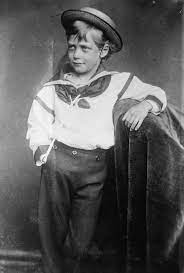 A fost cunoscut înainte de încoronare ca prințul albert, în copilărie prinț de york, și mai târziu. File King George V Of The United Kingdom As A Boy 1870 Jpg Wikimedia Commons