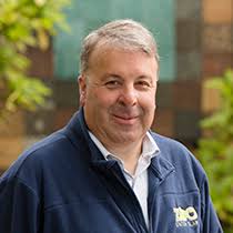 Ken Mitchell '87: A Zoo-tiful Day in the Neighborhood