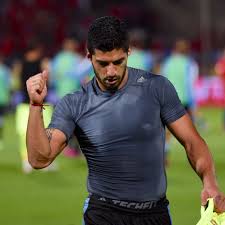 Chile se encuentra casi clasificada para los cuartos de final con cinco puntos, mientras que la última vez que chile y uruguay se vieron las caras fue por la fecha uno de las eliminatorias para el mundial. Suarez Conto Las Copas De Uruguay Y En Chile Se Interpreto Otra Cosa