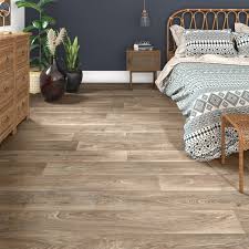 Les finitions classiques (avec vitrificateur ou huile) coûtent, produit compris, environ 40 euros le m2. Sol Pvc Artens Effet Parquet Beige Reflex Inspi Livraison Incluse L 4 M Leroy Merlin