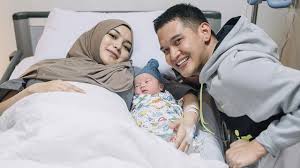Resepsi pernikahan full rezky aditya dan citra kirana. Citra Kirana Tak Kuasa Menahan Tangis Melihat Bayinya Di Inkubator Showbiz Liputan6 Com