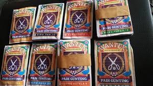 Tahap pewarna dengan naptol : 5 Cara Mewarnai Jeans Lama Modalnya Gak Sampai Rp50 Ribu