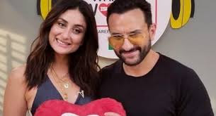 Kareena dan arjun saling mencium bibir dengan mesra, seperti pasangan suami istri di dunia nyata. 5 Momen Hangat Ultah Suami Kareena Kapoor Baby Bump Bikin Salfok