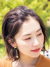 ショートヘアスタイル総まとめ 簡単 結婚式にもおすすめアレンジ アイロンで作るヘアセット ベリーショート ショートボブなど 美的 com ショートヘア 前髪アレンジ ボブ ヘアアレンジ 結婚式 ボブ 前髪 アレンジ