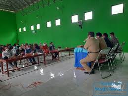 Viral pendaki ini diteror babi ganas di gunung, panjat pohon demi selamatkan diri. Samin News Penempatan Warung Makan Di Lingkungan Waduk Gunungrowo Dilakukan Penataan