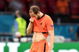 Ajax and netherlands defender daley blind says he is feeling fine after collapsing during his blind, 30, was diagnosed with a heart condition in december 2019 after suffering from dizziness. Uog5frp9mijkam