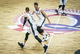 Il torneo di pallacanestro ai giochi della xi olimpiade fu il primo torneo olimpico ufficiale, dopo l'edizione dimostrativa dei giochi di saint louis 1904.si svolse dal 7 al 14 agosto 1936 a berlino, e vide la vittoria degli stati uniti. Moe Wagner Giganteggia La Germania Supera Il Brasile Ed E Alle Olimpiadi