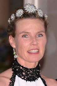 Avec un bijou de la Maison de Bade