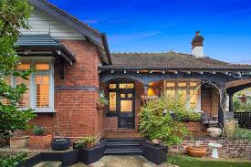 8 Bayswater Road Lindfield Nsw 2070 A 4 Bedroom 2 Bathroom House Sold For 2 060 000 On 2014 Red Brick House Exterior Brick Exterior House Bungalow Exterior