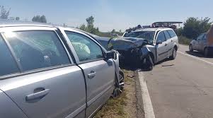Moment de reculegere pentru relu, fostul poliţist ucis în tragicul accident de la albina, unde un tir scăpat de sub control a făcut praf patru maşini 3 min read. Accident Grav La Albina O Femeie È™i A Pierdut ViaÈ›a Iar Alte DouÄƒ Persoane Au Ajuns La Spital