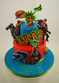 Piece Montee Decoree Pour Un Anniversaire Super Heros Cake Design Belgique Gateau Anniversaire Gateau Super Heros Gateau Anniversaire Enfant