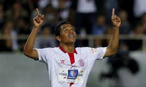 Ac milan agree to sign striker carlos bacca from sevilla and complete the £21m signing of luiz adriano from shakhtar donetsk. Sevilla Carlos Bacca Responde A Los Rumores Sobre El Ac Milan