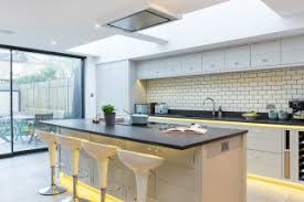 Maybe you would like to learn more about one of these? 75 Beautiful Kitchen With White Splashback Ideas Designs August 2021 Houzz Uk
