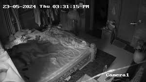 黑客破解家庭网络摄像头偷拍_一对夫妻的日常性生活这媳妇太骚了_刚操完逼没能满足还要看视频还自慰