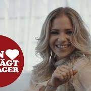 Fahr zur hölle aber nimm mich mit ich kann nicht ohne aber auch nicht mit mein kopf sagt du, du bist es nicht mein herz es ruft, verdammt ich liebe dich. Lyrics Fahr Zur Holle Of Marina Marx