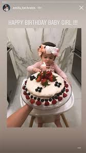 You only need to click on the picture you like. Ryan Serhant S Daughter Zena Turns 1 With Giant Cake Style Living