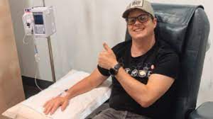 He told daily mail australia at the charlie and the chocolate factory opening night in sydney that his battle with the illness may be over. Johnny Ruffo Shares Update And Hospital Photo After Cancer Diagnosis Starts At 60