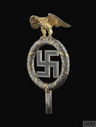 At the end of the strap is a black leather cup that supported the staff. Standard Top Deutschland Erwache Germany Awake Imperial War Museums