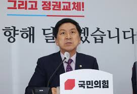 대체적으로 첩보는 합법적인 활동을 의미하지만, 간첩은 그렇지 않다. Xaqtr16bgw0vsm