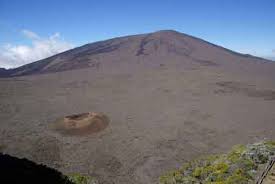 Les deux dernières éruptions du volcan remontent au 2 avril et au 10 février. Piton De La Fournaise Volcan Actif De La Reunion