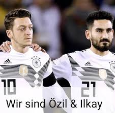 Ancak hem futbol hem de dfb'nin değerleri, bay erdoğan tarafından yeterince önemsenmiyor. Fatih Zingal Was Gerade Mit Mesut Ozil Und Ilkay Gundogan Passiert Kann Man Als Offentliches Und Mediales Lynchen Bezeichnen Die Botschaft Ist Klar Jeder Der Recep Tayyip Erdogan Nicht Als Diktator